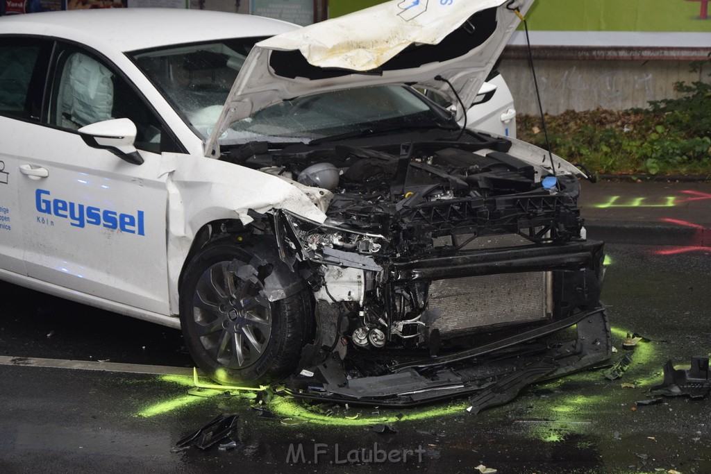 VU Frontal Koeln Hoehenhaus Berlinerstr vor Leuchterstr P44.JPG - Miklos Laubert